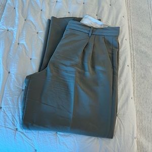 Aritzia effortless size 16 pant